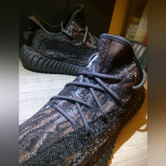 --Adidas-- "Yeezy Boost 350 V2" (MX Rock).... like new - Picture 8 of 9